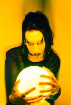 Marilyn Manson (kan wel een zonnebankje gebruiken)!
